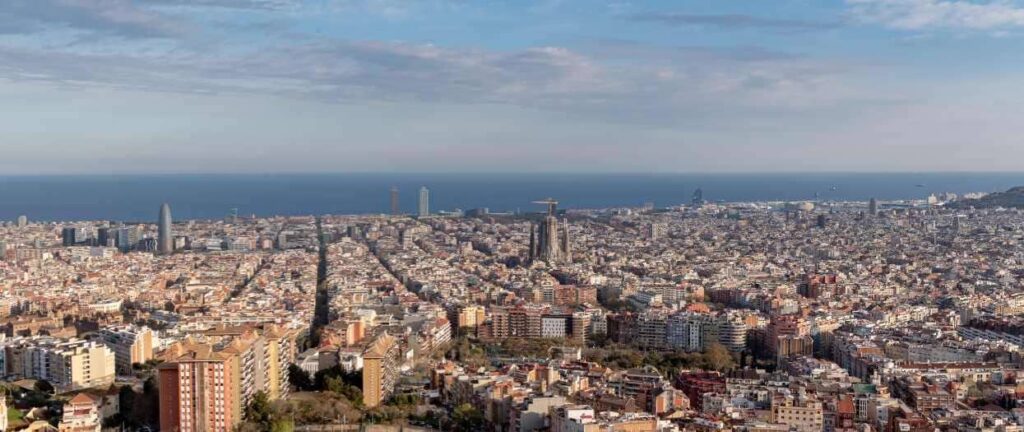 Vistas panorámicas de Barcelona desde los Bunkers del Carmel