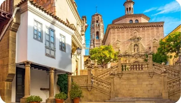 Escalinatas en la Zona Norte del Poble Espanyol