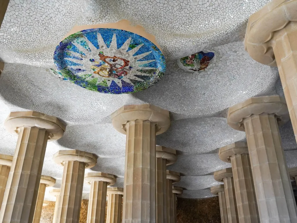 Gaudí’s columns and trencadis